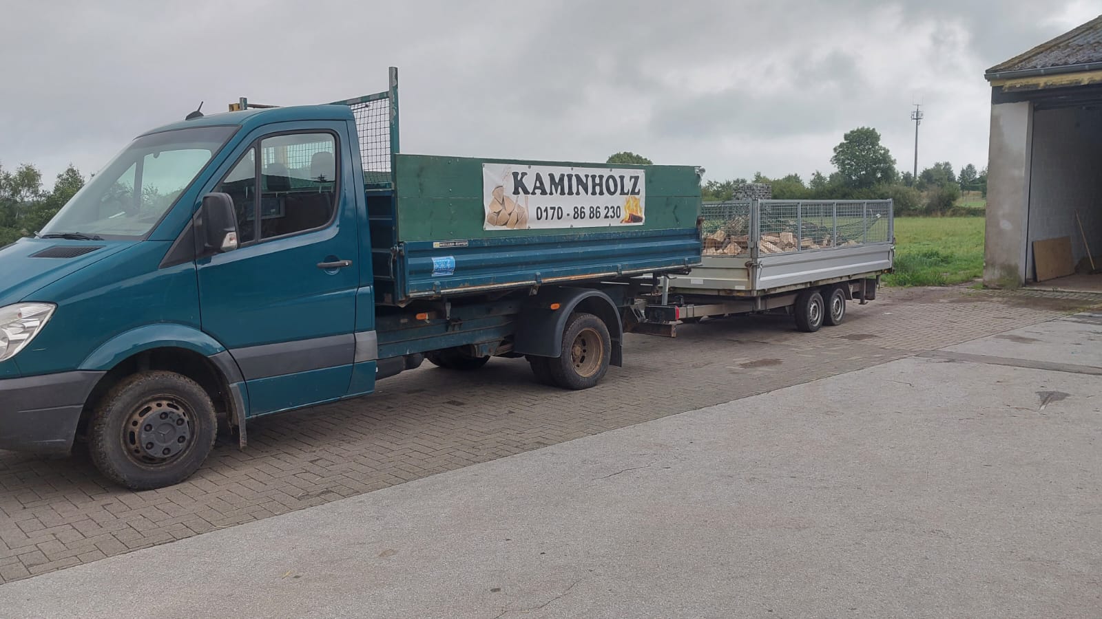 Lieferung und Transport von Kaminholz
